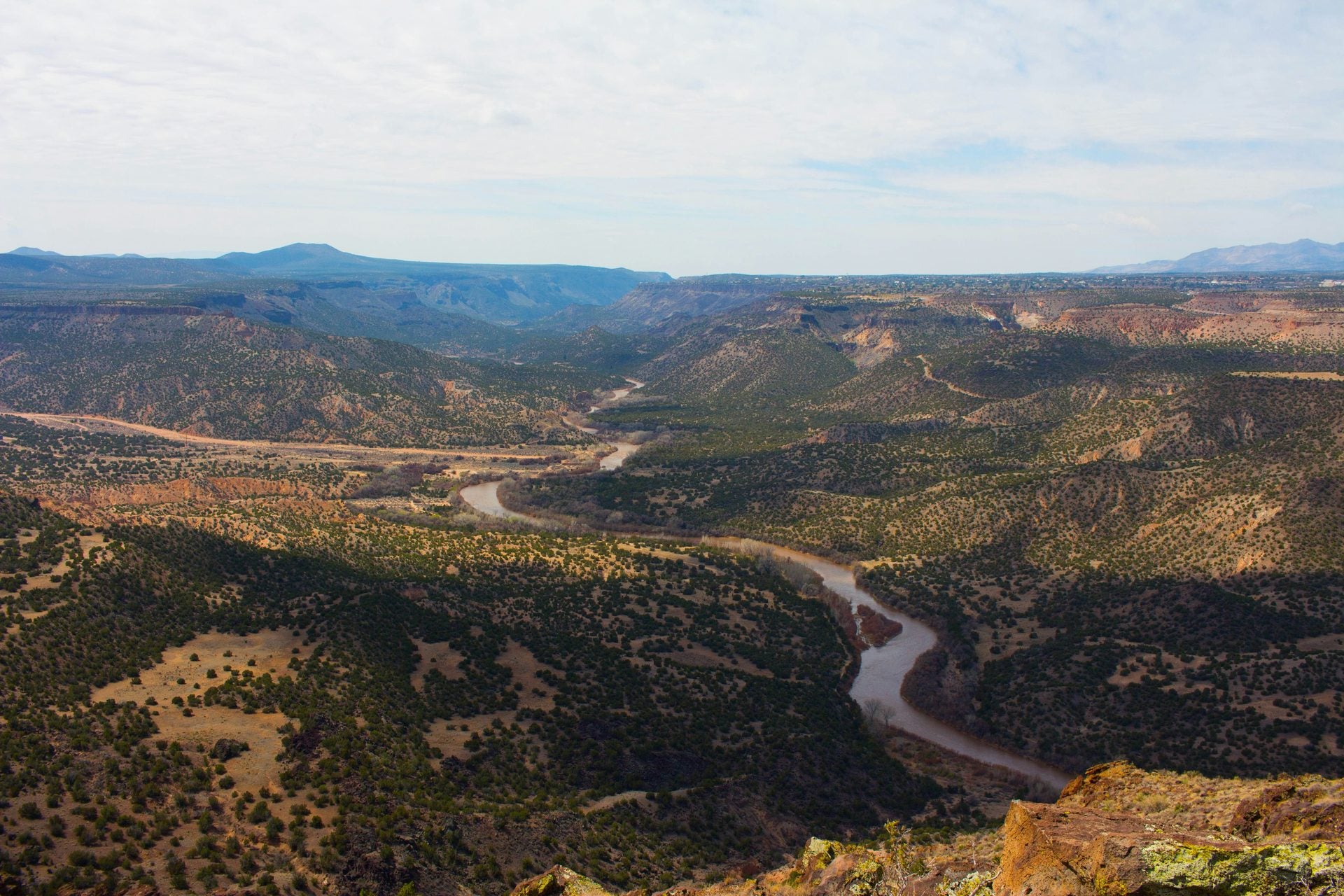 The river cutting through canyon country, the cold water running against the dry land.